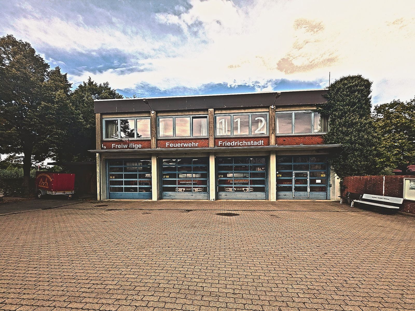 Heute: das Feuerwehrgerätehaus in Friedrichstadt, Foto